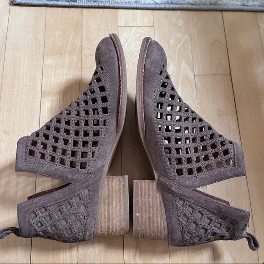 Jeffrey Campbell Taggart Ankle Booties in Taupe 6.5